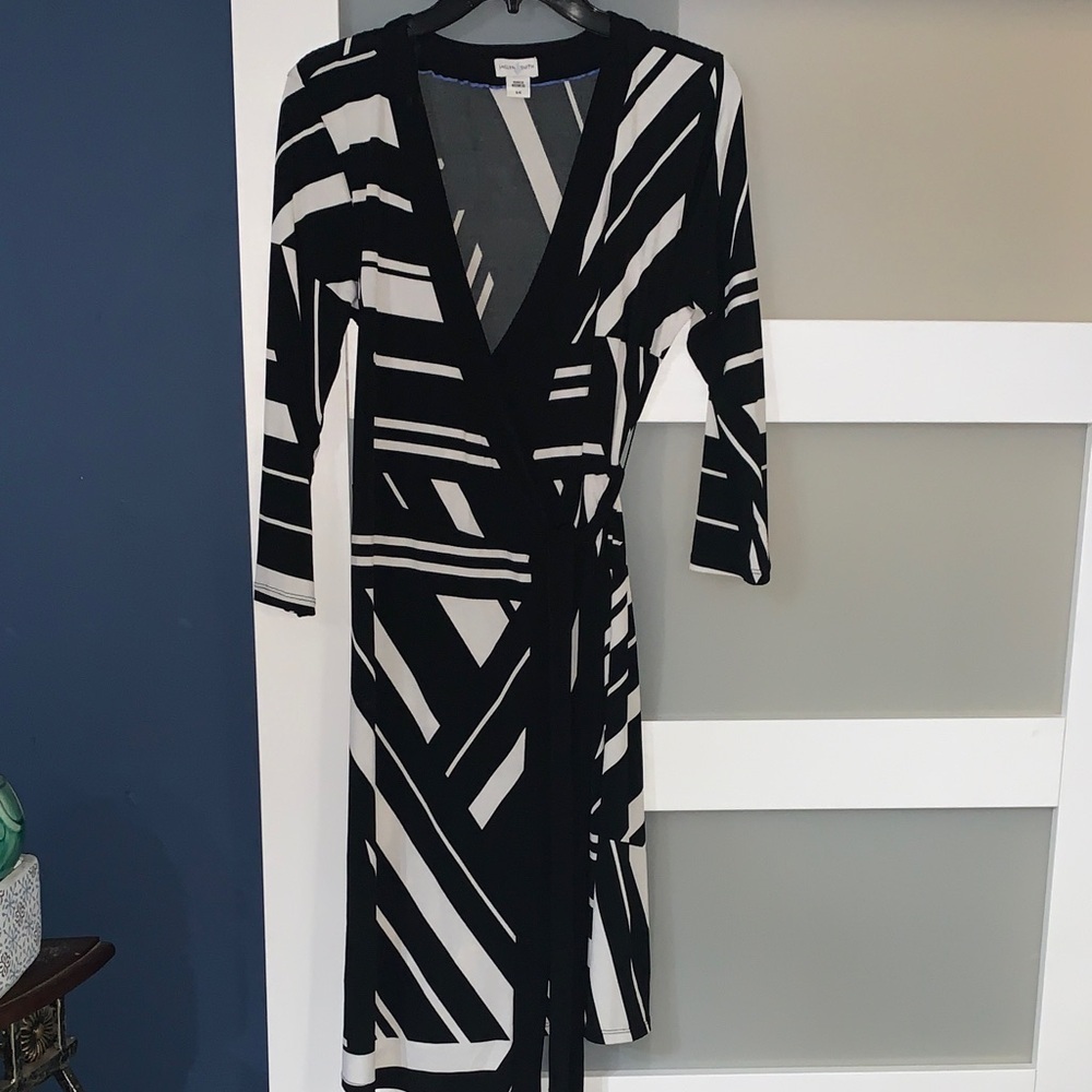 Jaclyn Smith Black and White Geometric Long Sleeve Dress